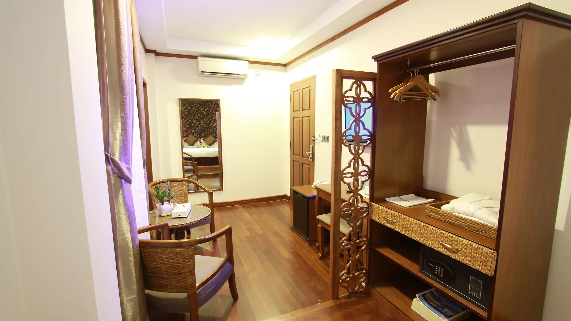 M Hotel Yangon 3*,