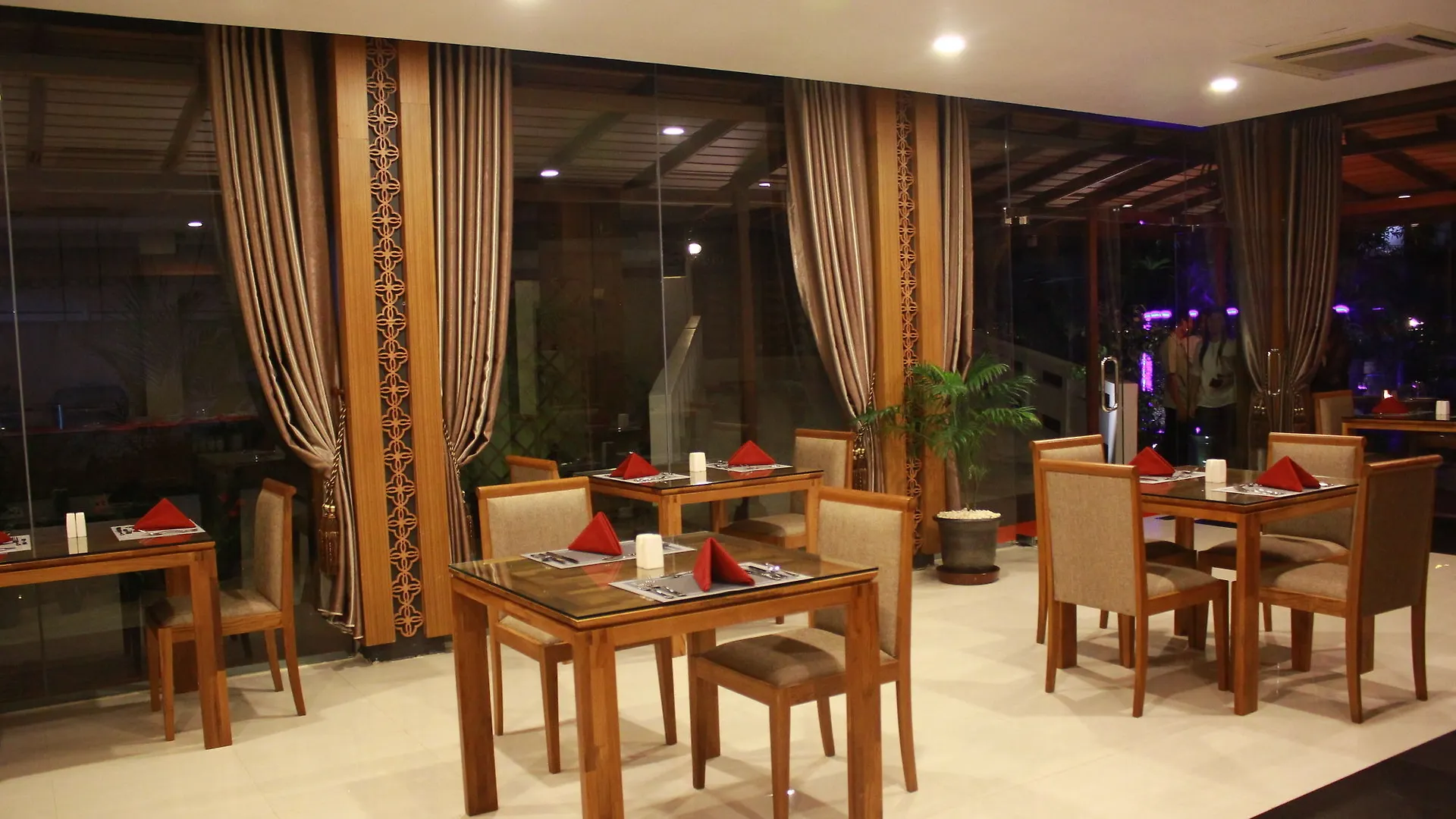 M Hotel Yangon 3*,